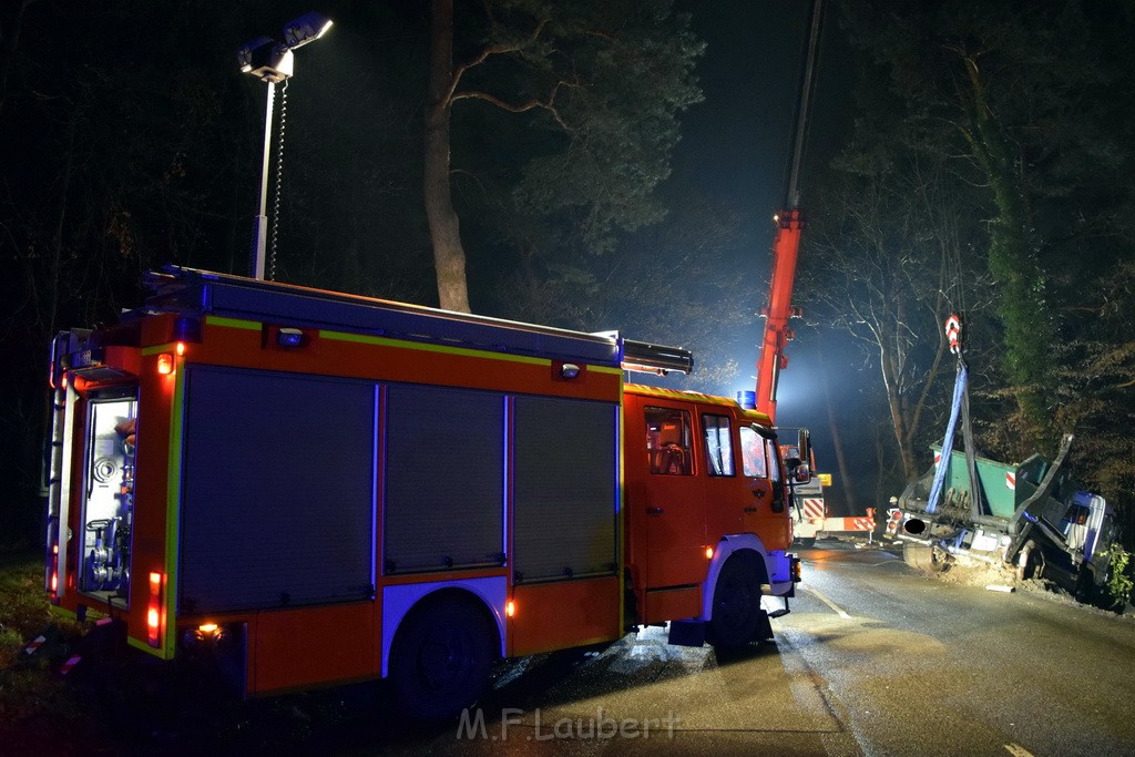 Container LKW umgestuerzt Koeln Brueck Bruecker- Dellbruecker Mauspfad P515.JPG - Miklos Laubert